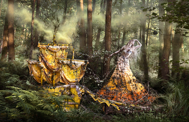 "She'll Wait For You In The Shadows of Summer", fot. Kirsty Mitchell
